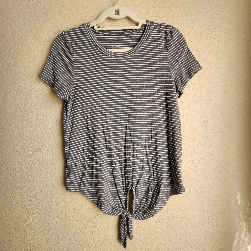 SO Short sleeve grey and white stripe crew neck tie front shirt Size M